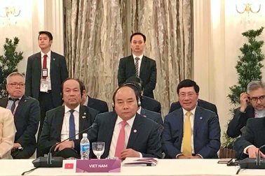 Thủ tướng nhấn mạnh vấn đề Biển Đông trong chuyến thăm Singapore và ASEAN 32