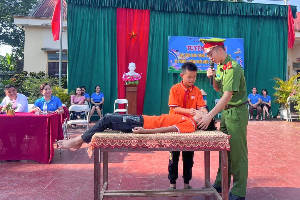 Nghệ An: 3 năm xảy ra 70 vụ xâm hại trẻ em - 1 Nghệ An: 3 năm xảy ra 70 vụ xâm hại trẻ em - 1