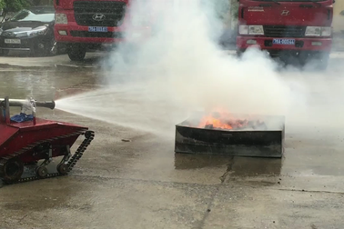 Học sinh lớp 12 chế tạo robot cứu hỏa giá rẻ