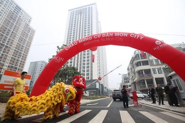 Tưng bừng lễ bàn giao căn hộ chung cư và trao sổ đỏ cho cư dân khu liền kề dự án HD Mon