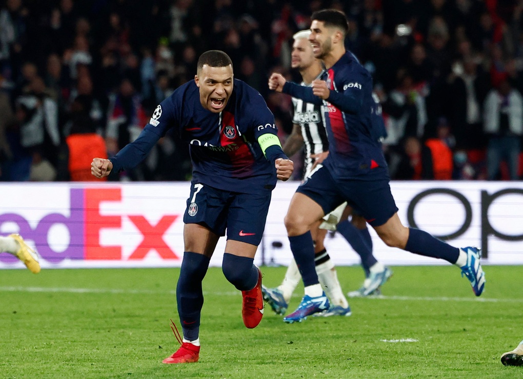 Mbappe helped PSG miraculously escape thanks to a controversial situation in the 90+8 - 4 minute