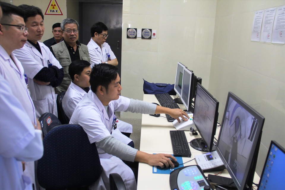 Lần đầu tiên, bệnh nhân ung thư được xạ trị tại Ninh Bình - 1 Lần đầu tiên, bệnh nhân ung thư được xạ trị tại Ninh Bình - 1