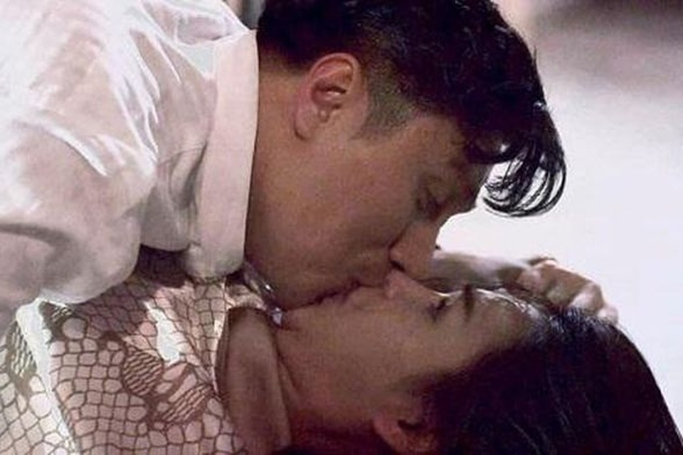 Nụ hôn táo bạo với sugar baby, cảnh cưỡng hôn gây sốt màn ảnh Việt - 4 Nụ hôn táo bạo với sugar baby, cảnh cưỡng hôn gây sốt màn ảnh Việt - 4