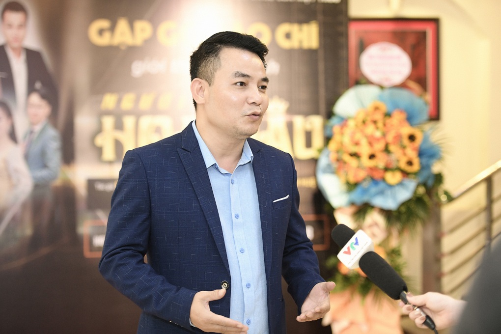 NSƯT Xuân Bắc: Tôi lèng phèng thế này mà vợ tôi thành hoa hậu thì... - 4 NSƯT Xuân Bắc: Tôi lèng phèng thế này mà vợ tôi thành hoa hậu thì... - 4
