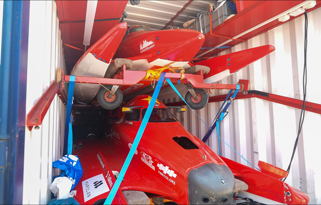 Chủ tịch tỉnh Bình Định đón thuyền đua F1 trị giá 18 tỷ đồng - 2 Chủ tịch tỉnh Bình Định đón thuyền đua F1 trị giá 18 tỷ đồng - 2