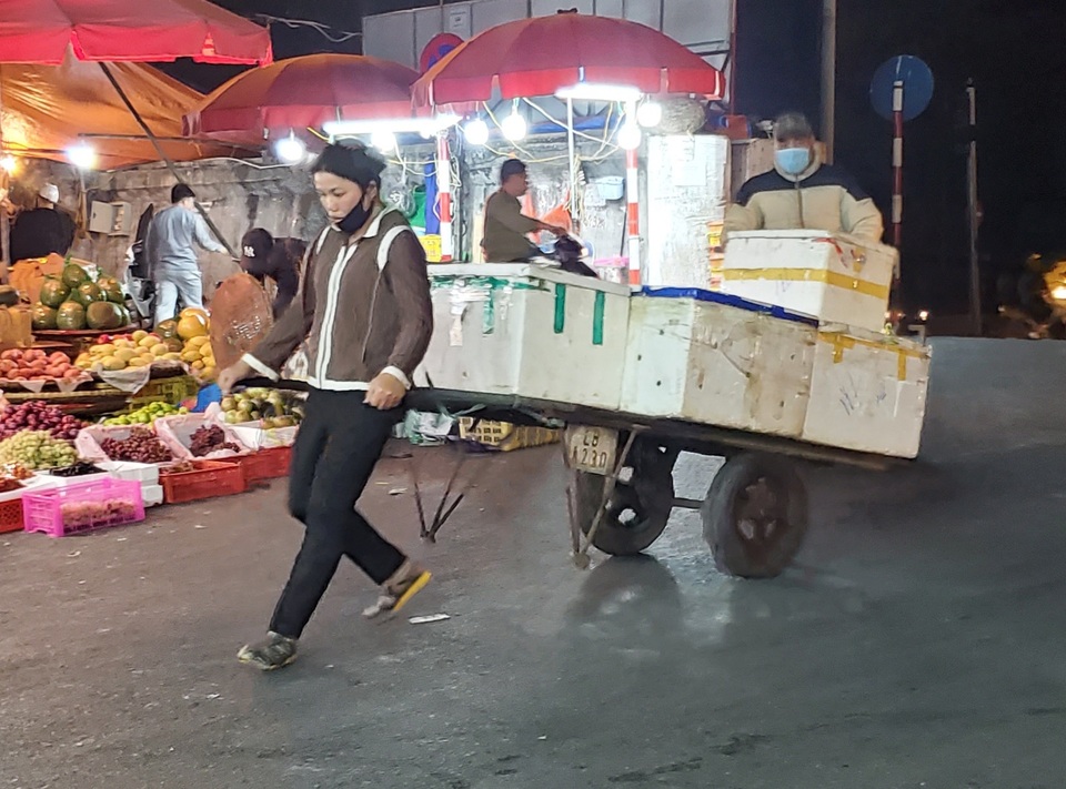 Hà Nội: Những mảnh đời mưu sinh trong đêm đông - 9 Hà Nội: Những mảnh đời mưu sinh trong đêm đông - 9