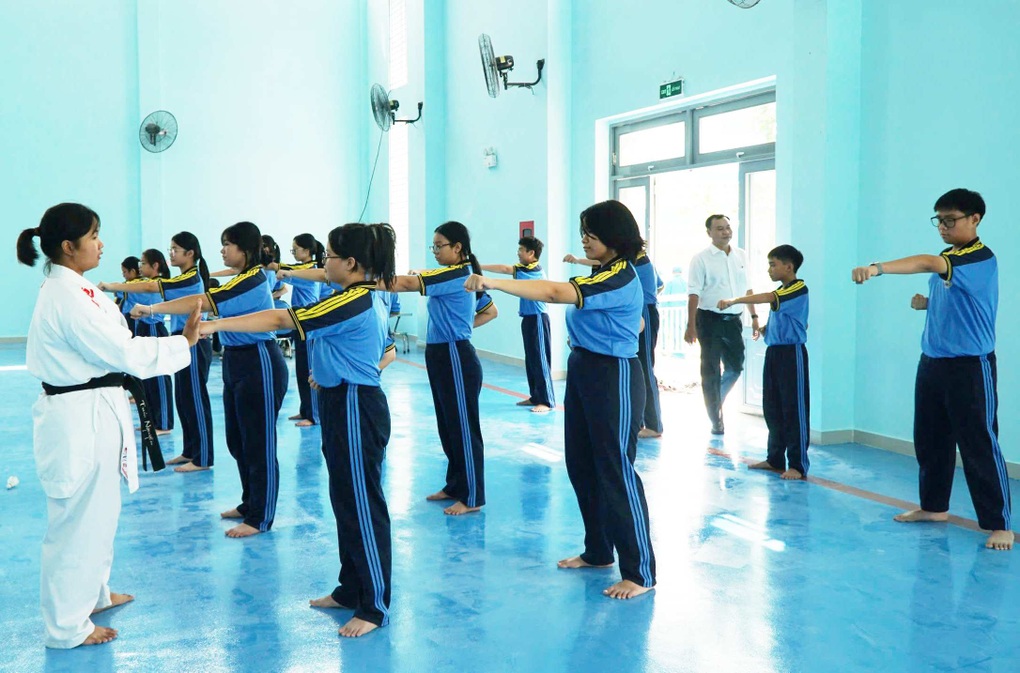 ទីក្រុងហូជីមិញចំណាយថវិកាយ៉ាងច្រើនដើម្បីរៀបចំសកម្មភាពសម្រាប់វិស្សមកាលរដូវក្តៅ - ១ TPHCM chi mạnh ngân sách tổ chức hoạt động cho khối nghỉ hè - 1