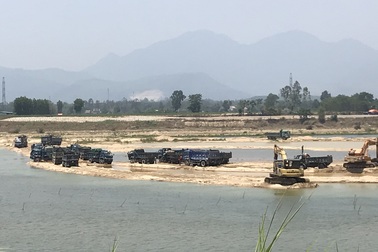 "Đại công trường" khai thác cát trái phép trên sông Trà Khúc