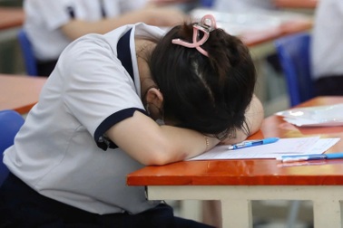 Mang điện thoại, tài liệu, 10 thí sinh bị đình chỉ thi tốt nghiệp THPT