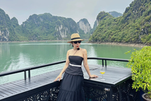 Hạ Long "cháy" phòng từ du thuyền đến lều trại, du khách chật vật tìm chỗ ở