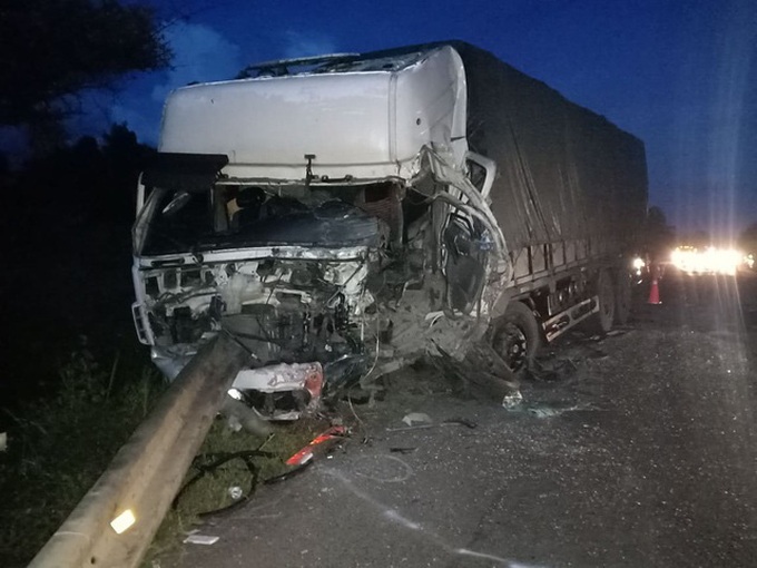 Vụ tai nạn 8 người tử vong ở Bình Thuận: Xe khách giảm tốc độ 80km/h xuống 69km/h trong 1 phút trước khi xảy ra tai nạn - Ảnh 2. Vụ tai nạn 8 người tử vong ở Bình Thuận: Xe khách giảm tốc độ 80km/h xuống 69km/h trong 1 phút trước khi xảy ra tai nạn - Ảnh 2.