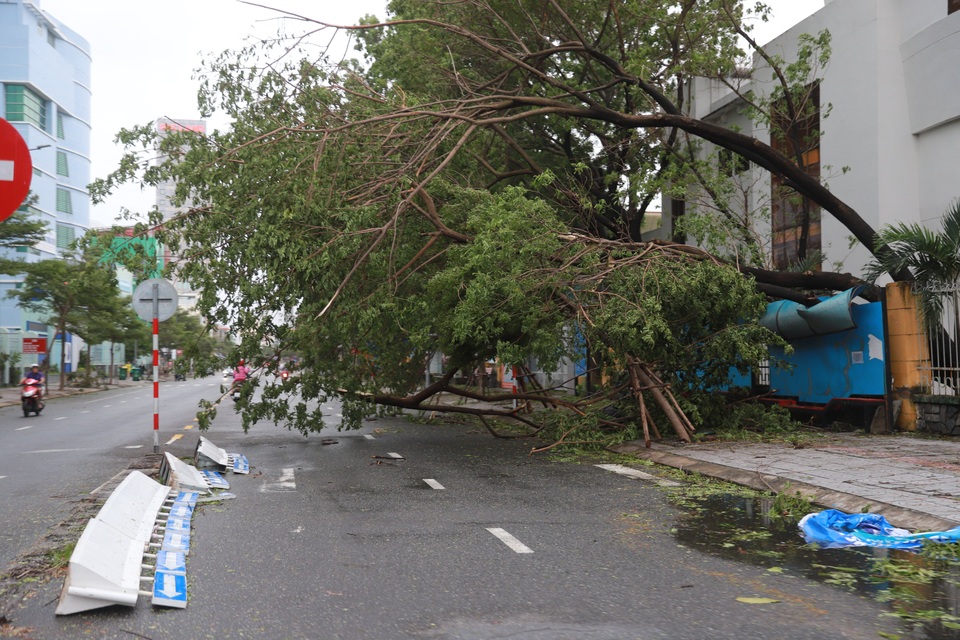 Bão số 9 khiến hơn 56.000 ngôi nhà tốc mái - 1 Bão số 9 khiến hơn 56.000 ngôi nhà tốc mái - 1