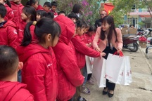 Mang Tết ấm đến trẻ em vùng cao có hoàn cảnh khó khăn