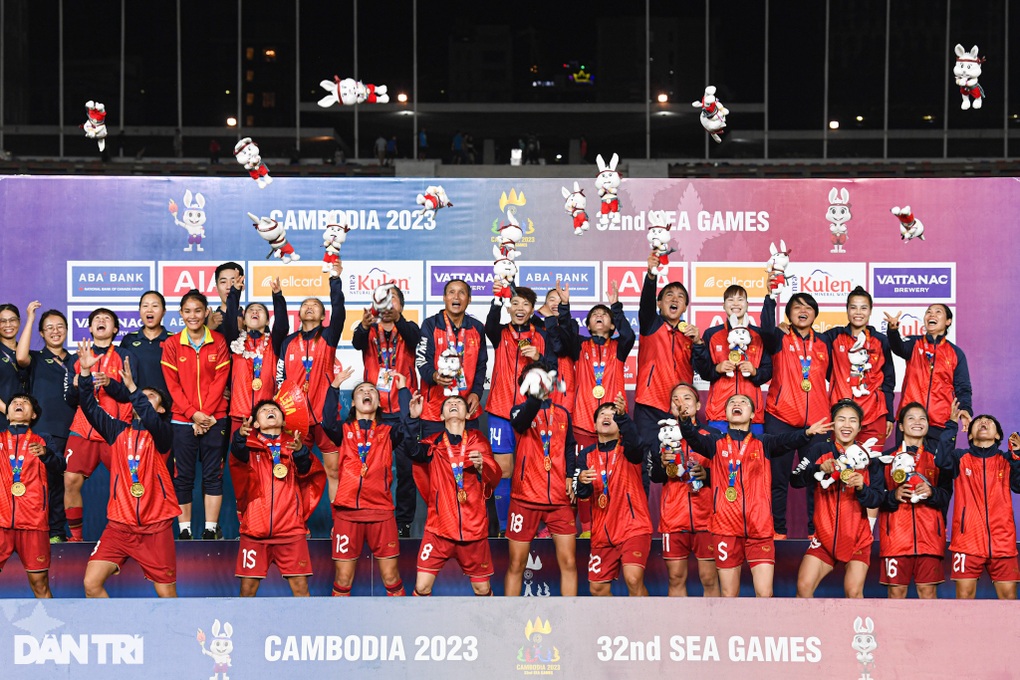 Huỳnh Như tỏa sáng, tuyển nữ Việt Nam lần thứ 8 giành HCV SEA Games - 2 Huỳnh Như tỏa sáng, tuyển nữ Việt Nam lần thứ 8 giành HCV SEA Games - 2