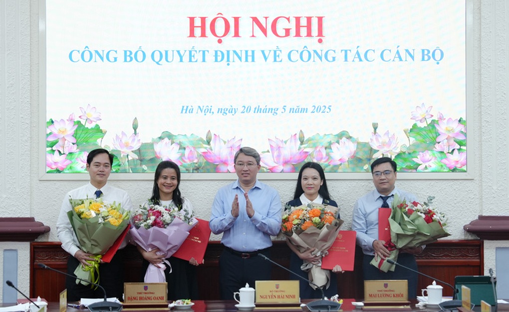 Bộ Tư pháp điều động, bổ nhiệm 4 lãnh đạo cấp vụ - 1 Bộ Tư pháp điều động, bổ nhiệm 4 lãnh đạo cấp vụ - 1