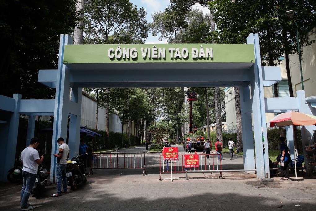 3 nạn nhân bị nhánh cây ở công viên Tao Đàn gãy đè lên người hiện ra sao? - 1 3 nạn nhân bị nhánh cây ở công viên Tao Đàn gãy đè lên người hiện ra sao? - 1