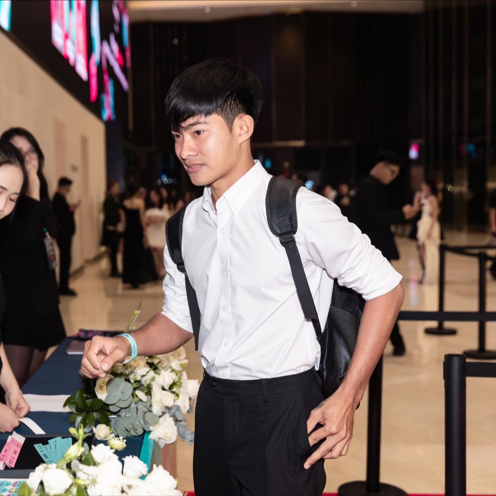 Thanh niên chăn vịt Lê Tuấn Khang gây sốt: Hiện tượng sớm nở tối tàn? - 2 Thanh niên chăn vịt Lê Tuấn Khang gây sốt: Hiện tượng sớm nở tối tàn? - 2