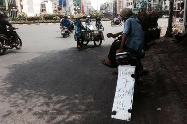 “Tháng 7 xin để tôi yên” của bác xe ôm ở Sài Gòn