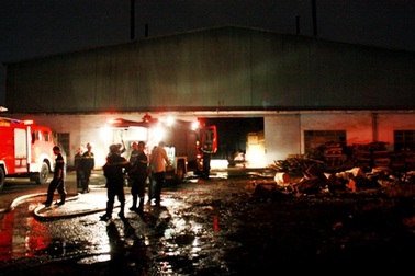 Cháy xưởng nhuộm vải, khu dân cư náo loạn