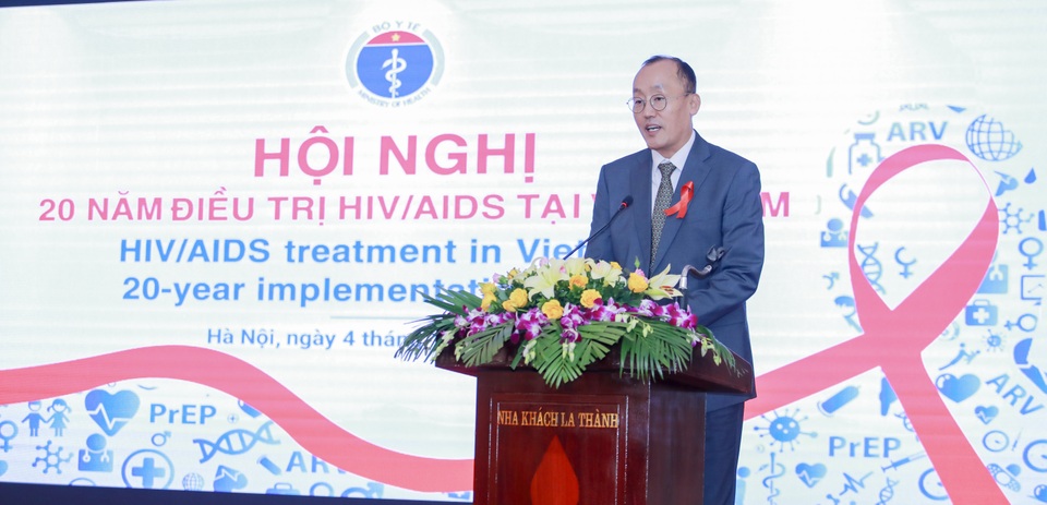 Cứ 100 nam quan hệ đồng giới lại có 7 người nhiễm HIV  - 4