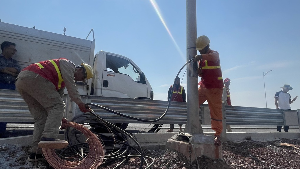 Hàng nghìn mét cáp điện trên cao tốc Vân Đồn - Móng Cái bị đánh cắp - 5 Hàng nghìn mét cáp điện trên cao tốc Vân Đồn - Móng Cái bị đánh cắp - 5