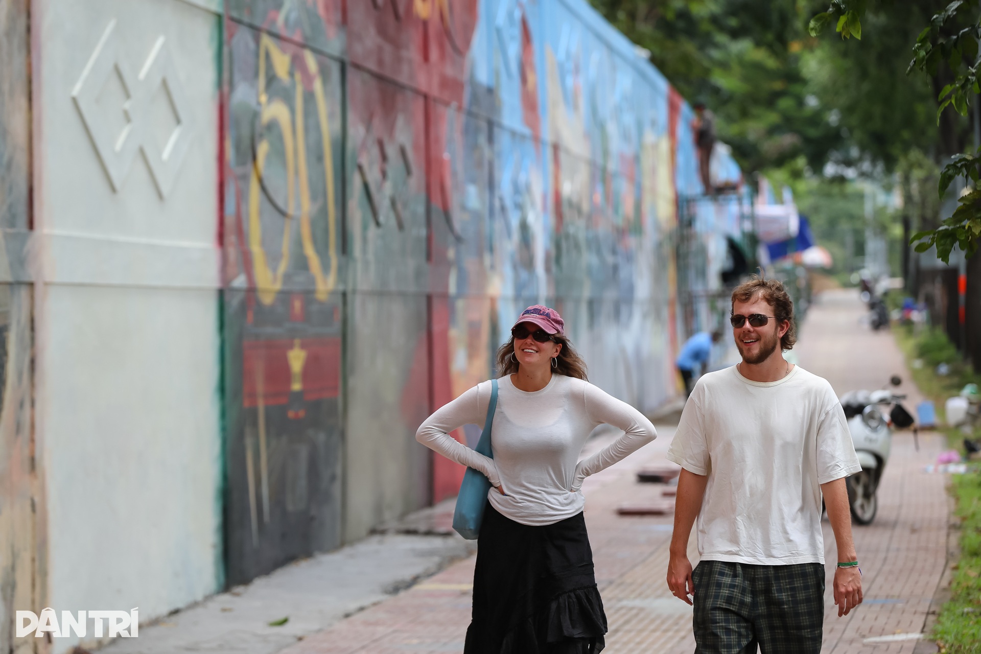 Chiêm ngưỡng bức tranh bích hoạ dài 300m trên đường phố TPHCM - 9 Chiêm ngưỡng bức tranh bích hoạ dài 300m trên đường phố TPHCM - 9