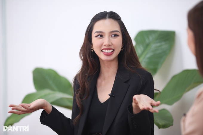 Ý Nhi vạ miệng, bị kêu gọi tước ngôi vị: Hoa hậu cần học nói thông minh? - 5 Ý Nhi vạ miệng, bị kêu gọi tước ngôi vị: Hoa hậu cần học nói thông minh? - 5