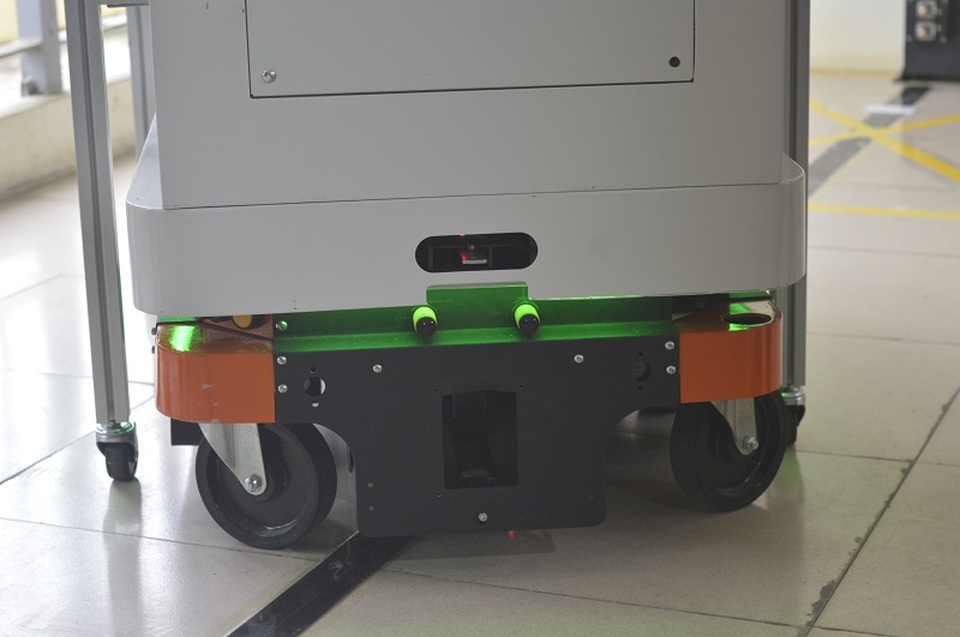Việt Nam chế tạo thành công robot vận chuyển trong các khu vực cách ly - 5 Việt Nam chế tạo thành công robot vận chuyển trong các khu vực cách ly - 5