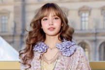 Lisa (Blackpink) xuất hiện quyến rũ tại Tuần lễ thời trang Paris