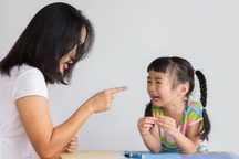 Những lời cha mẹ khiển trách vô tình "giết chết" sự tự tin của con mình