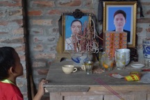 Bố mẹ mất vì ung thư phổi, 3 đứa trẻ đói ăn thiếu mặc từng ngày