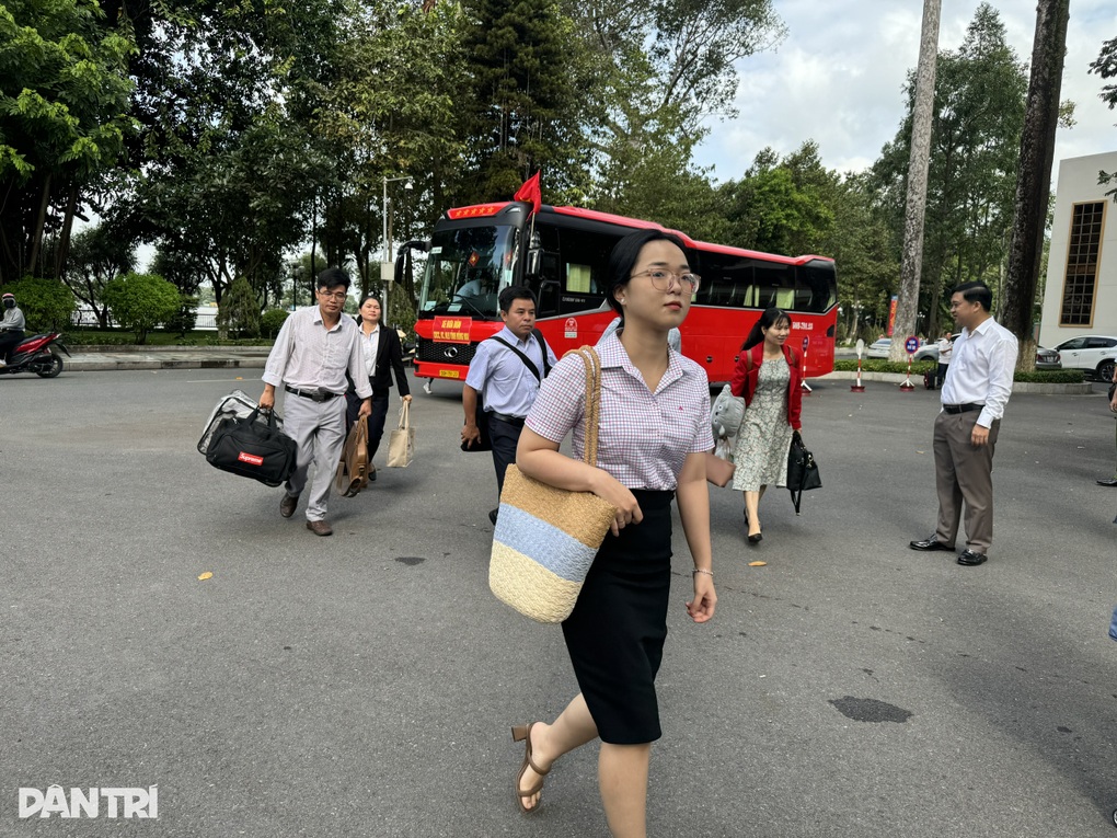Hơn 40 tỷ đồng hỗ trợ cán bộ từ Bình Phước cũ qua Đồng Nai làm việc - 1 Hơn 40 tỷ đồng hỗ trợ cán bộ từ Bình Phước cũ qua Đồng Nai làm việc - 1