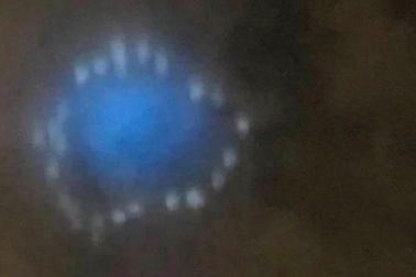 Bí ẩn sự xuất hiện của đám mây lạ phát ra ánh sáng xanh