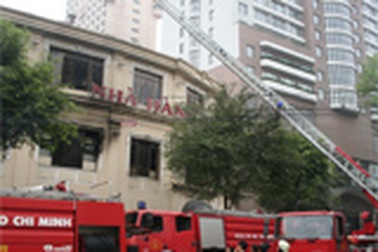 Cháy nhà hàng lớn ở trung tâm TPHCM 