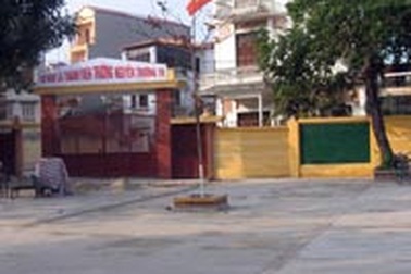 Khó giải quyết vụ dùng bê tông bịt cổng trường học?