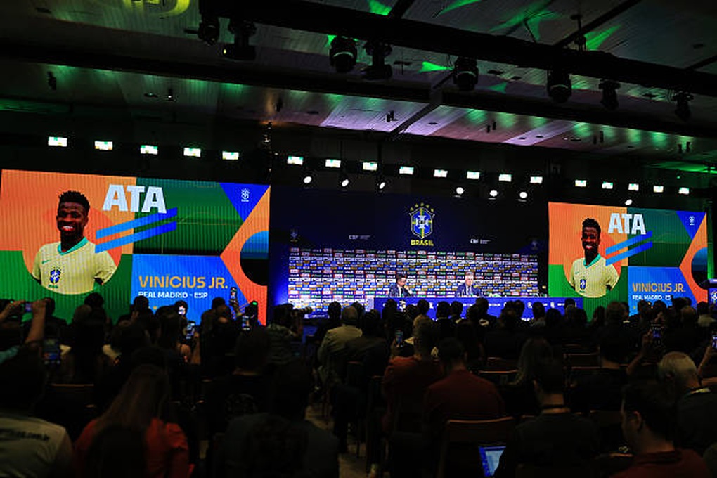 Trainer Ancelotti gab bei der Zeremonie zum Debüt der brasilianischen Mannschaft ein starkes Statement ab - 2 HLV Ancelotti tuyên bố đanh thép tại lễ ra mắt tuyển Brazil - 2