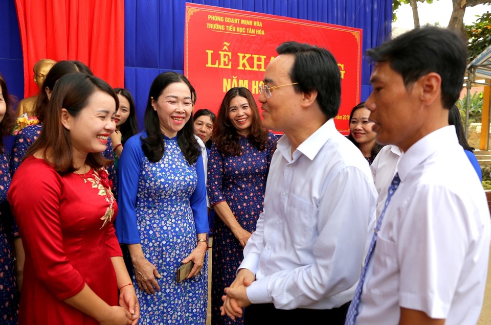 Bộ trưởng Phùng Xuân Nhạ gửi thư chúc mừng cán bộ, giáo viên, nhân viên ngành Giáo dục dịp 20/11 - 1 Bộ trưởng Phùng Xuân Nhạ gửi thư chúc mừng cán bộ, giáo viên, nhân viên ngành Giáo dục dịp 20/11 - 1