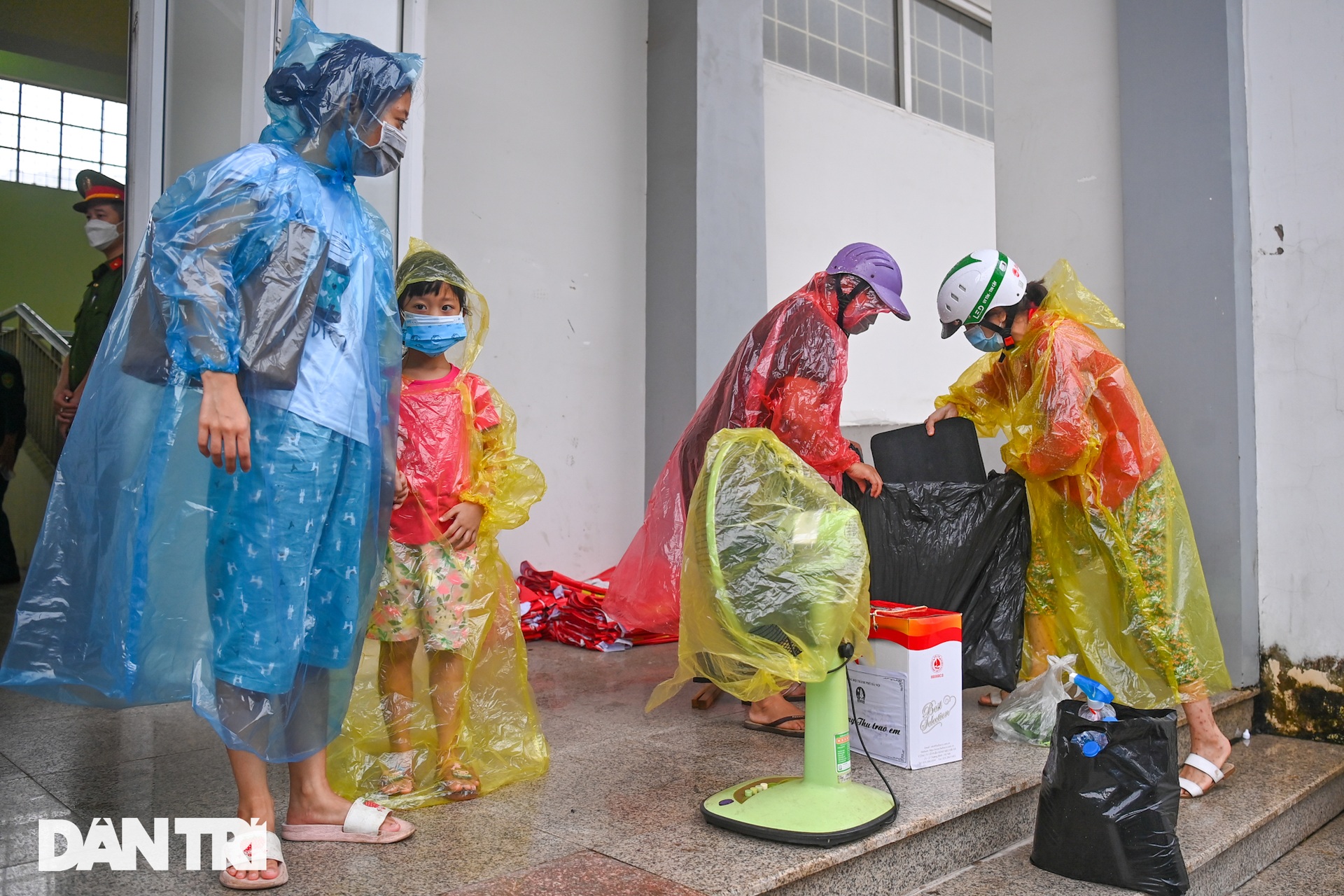 Đón 85 công dân phường Thanh Xuân Trung trở về nhà sau hơn 20 ngày cách ly - 10