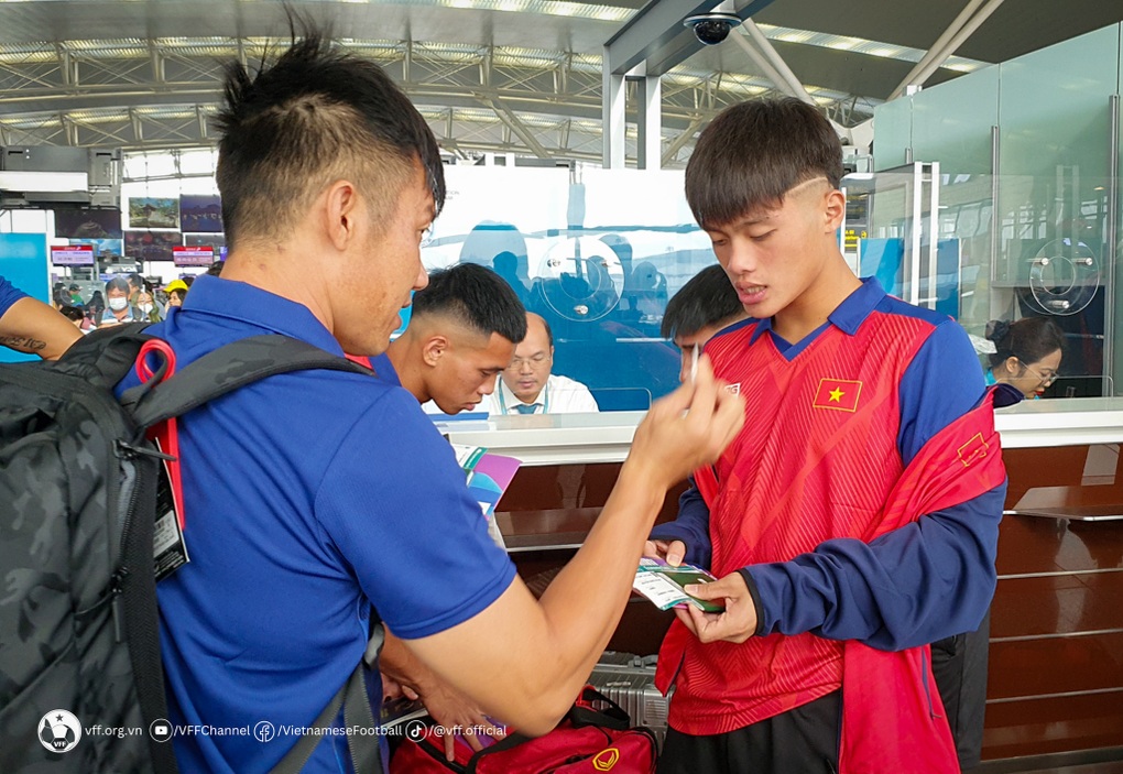 Đội tuyển Olympic Việt Nam lên đường tham dự Asiad 19 - 2 Đội tuyển Olympic Việt Nam lên đường tham dự Asiad 19 - 2