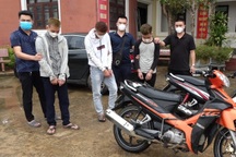 Nhóm thiếu niên táo tợn chặn đường, dí dao cướp tài sản