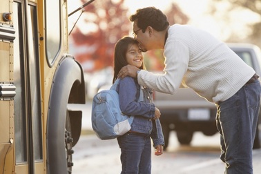 Du học từ bậc trung học: Đi sớm thế thì mất con?