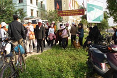 Tiểu thương bỏ chợ kéo lên thành phố