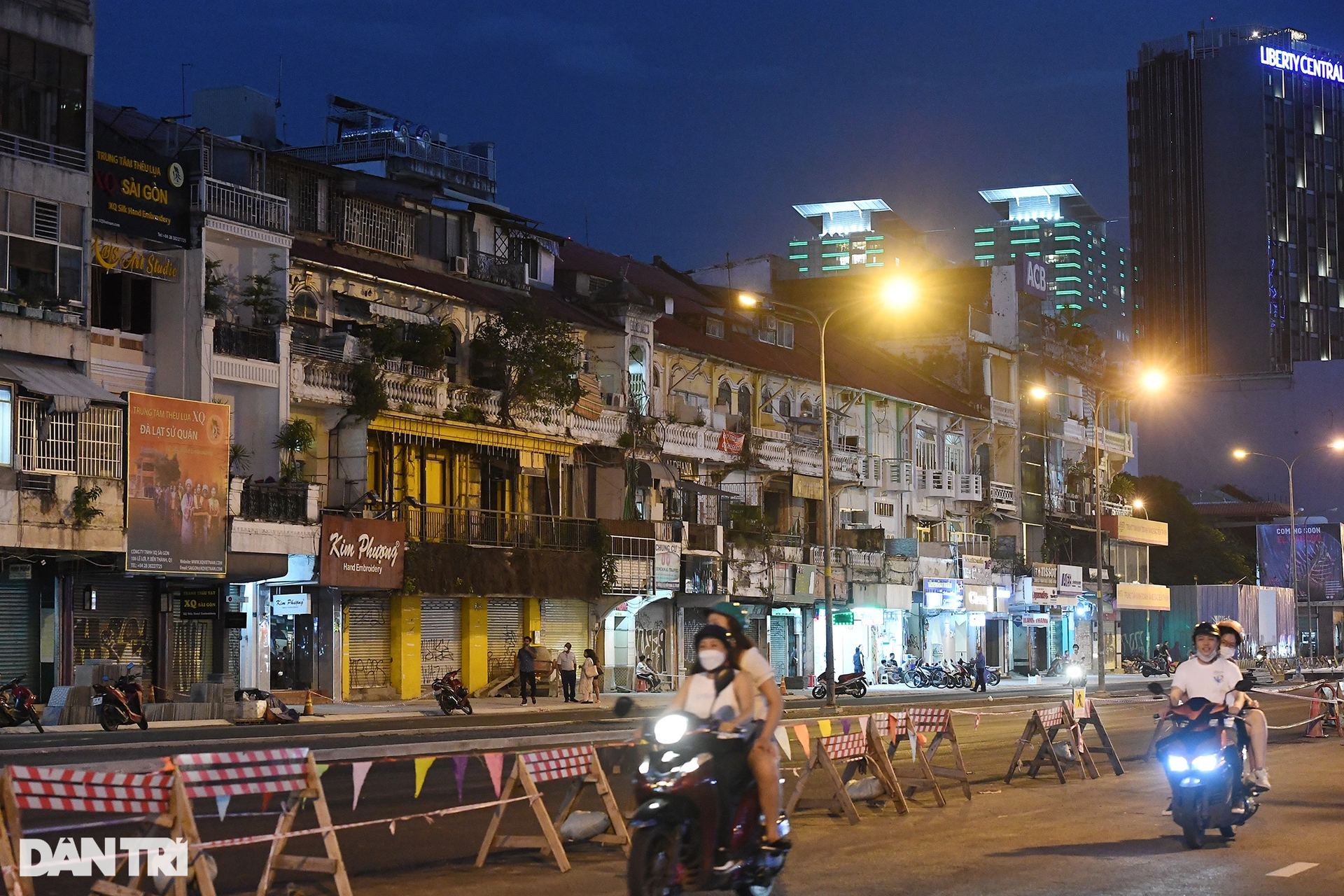 Người dân TPHCM phấn khởi khi lô cốt án ngữ 6 năm trên đường Lê Lợi tháo dỡ - 15 Người dân TPHCM phấn khởi khi lô cốt án ngữ 6 năm trên đường Lê Lợi tháo dỡ - 15