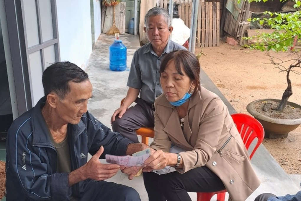 Bạn đọc Dân trí giúp người đàn ông ruột để ngoài da có nhà mới đón Tết - 6 Bạn đọc Dân trí giúp người đàn ông ruột để ngoài da có nhà mới đón Tết - 6