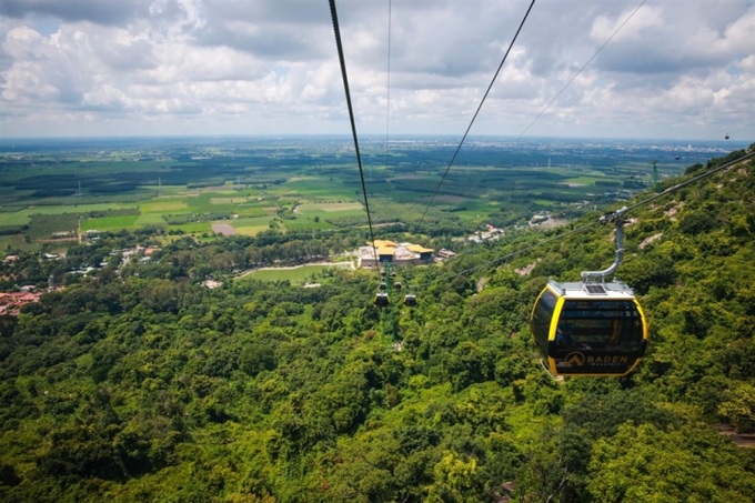Cáp treo Sun World BaDen Mountain lên cụm công trình tâm linh trên đỉnh Núi Bà Đen (2)