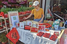 Nghề độc lạ của giới trẻ Trung Quốc: "Bán rong" kiến thức trên vỉa hè