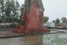 Khu tháp cổ nghìn tuổi ở di tích quốc gia đặc biệt... cứ mưa lớn là ngập