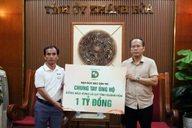 Báo Dân trí trao nóng 1 tỷ đồng của bạn đọc giúp nhân dân vùng lũ Khánh Hòa