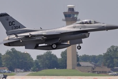 Chiến đấu cơ F-16 chặn máy bay lạ trên bầu trời Washington
