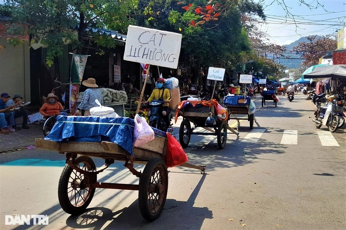 Nghề bán cát thay lư hương lên ngôi dịp Tết - 9 Nghề bán cát thay lư hương lên ngôi dịp Tết - 9
